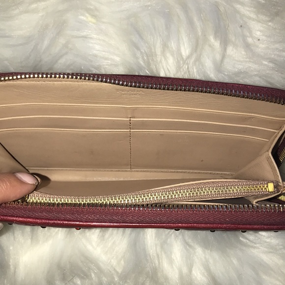 AUTHENTIC PRADE LONG GOLD TONED ZIP WALLET - Picture 9 of 15